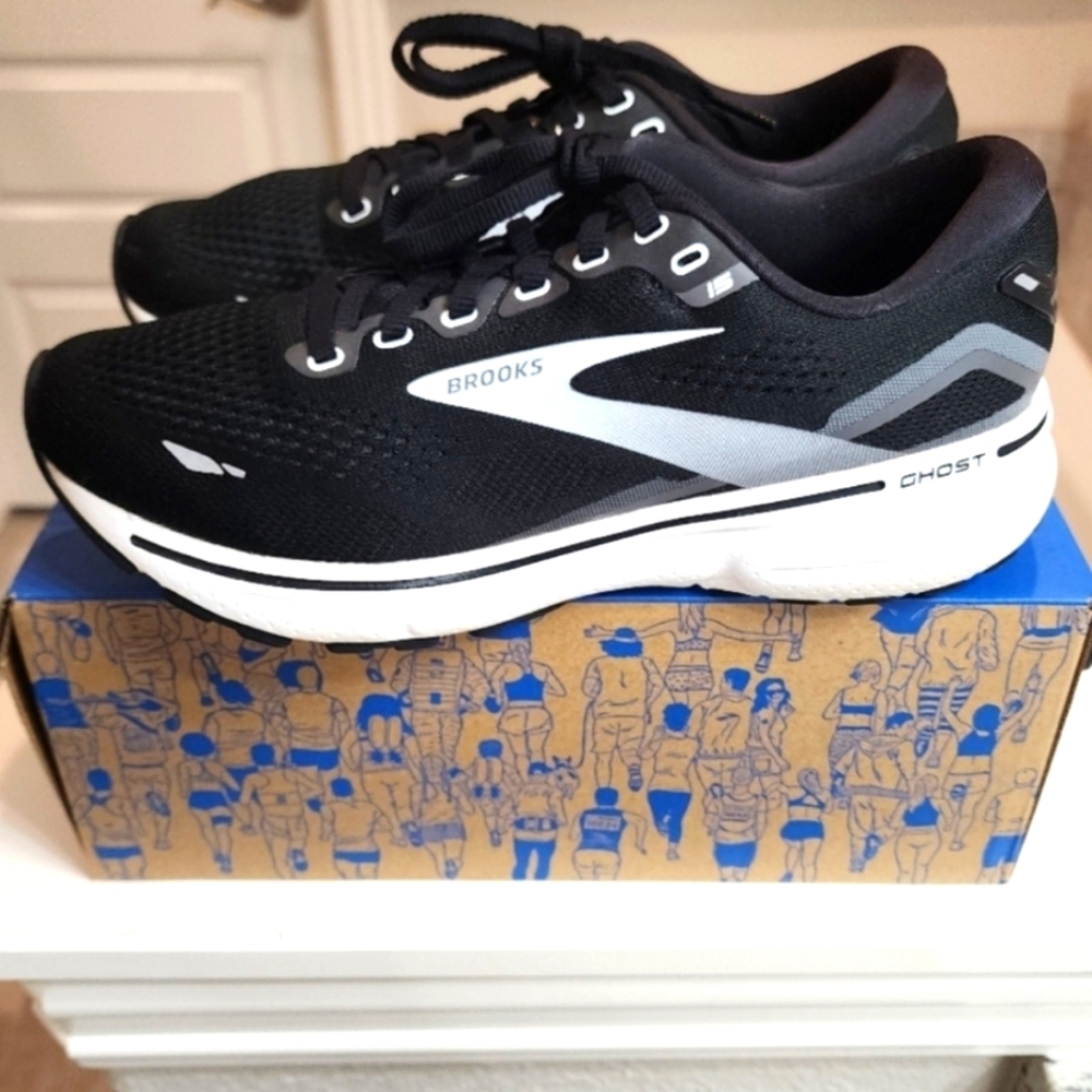 *SOLD* Womens Brooks Ghost 15,  8.5/Regular Width